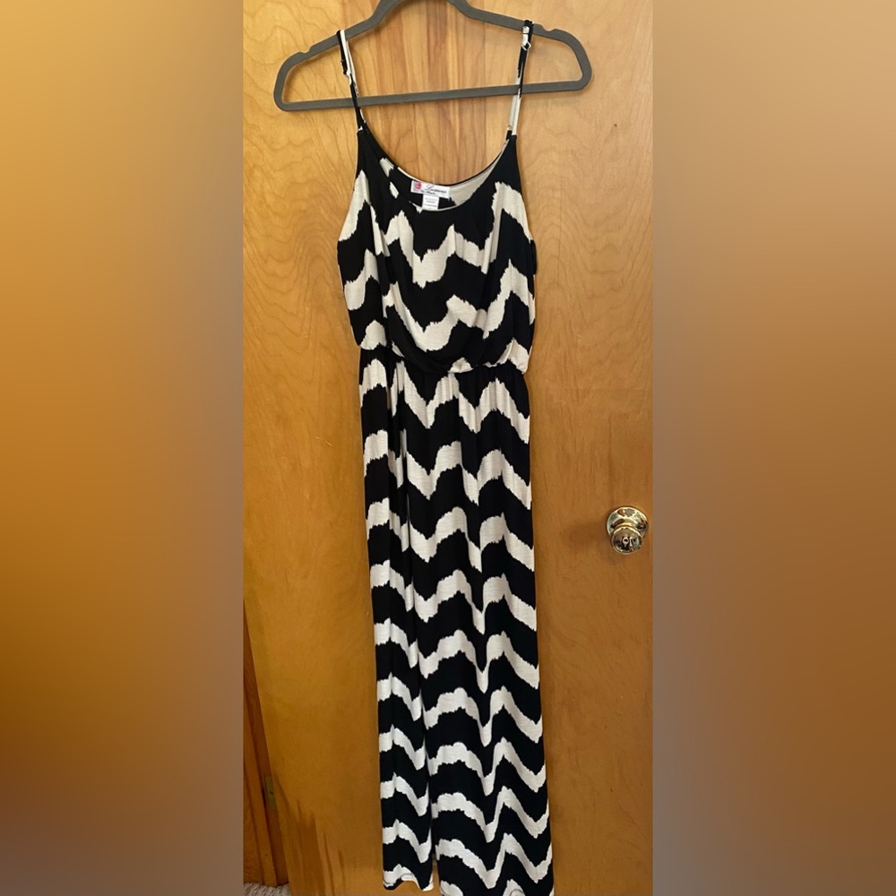 Luscious Los Angeles | Small | Black + Cream Chevron Maxi Dress